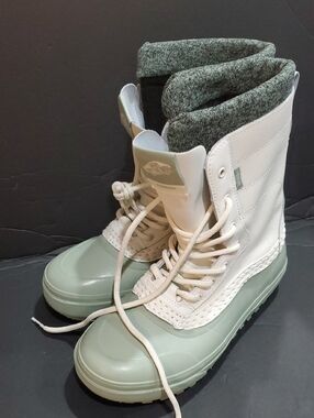 VANS MTE Grey Olive Standard Waterproof snow cold weather Boots size 9 brand new